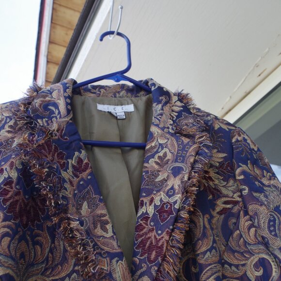 Vintage Tapestry Ladies Jacket With Unique Buttons - Picture 2 of 8